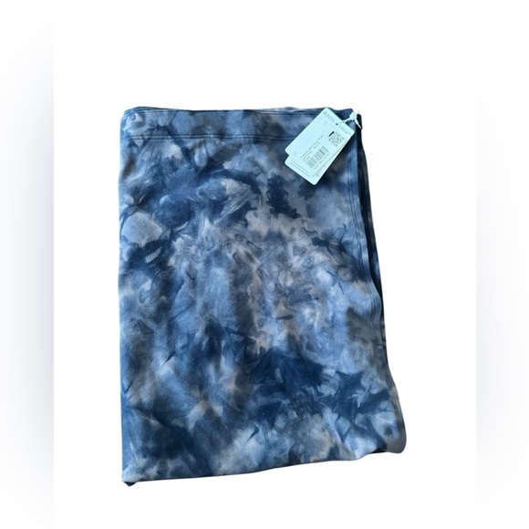 Lululemon customizable snap scarf - Picture 4 of 8